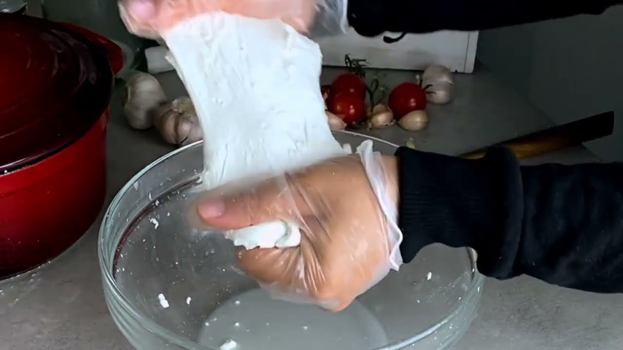 الجبن الموزاريلا في البيت سهلة جدا في عشر دقايق 