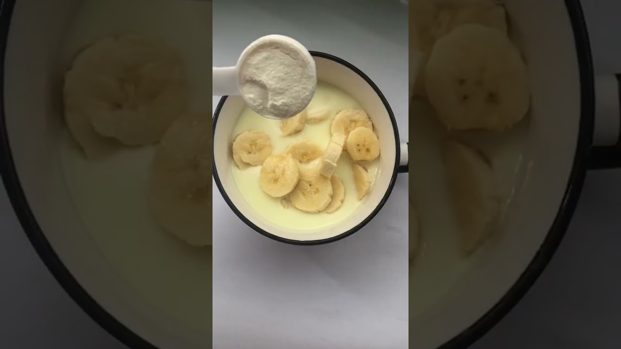 Yogurt con plátano y colágeno hidrolizado. Receta fácil. 