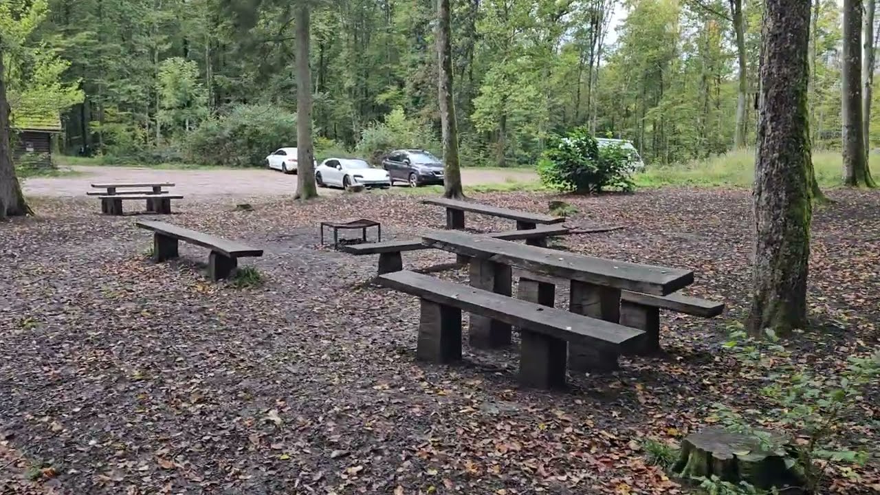 Parkplatz und Grillstelle