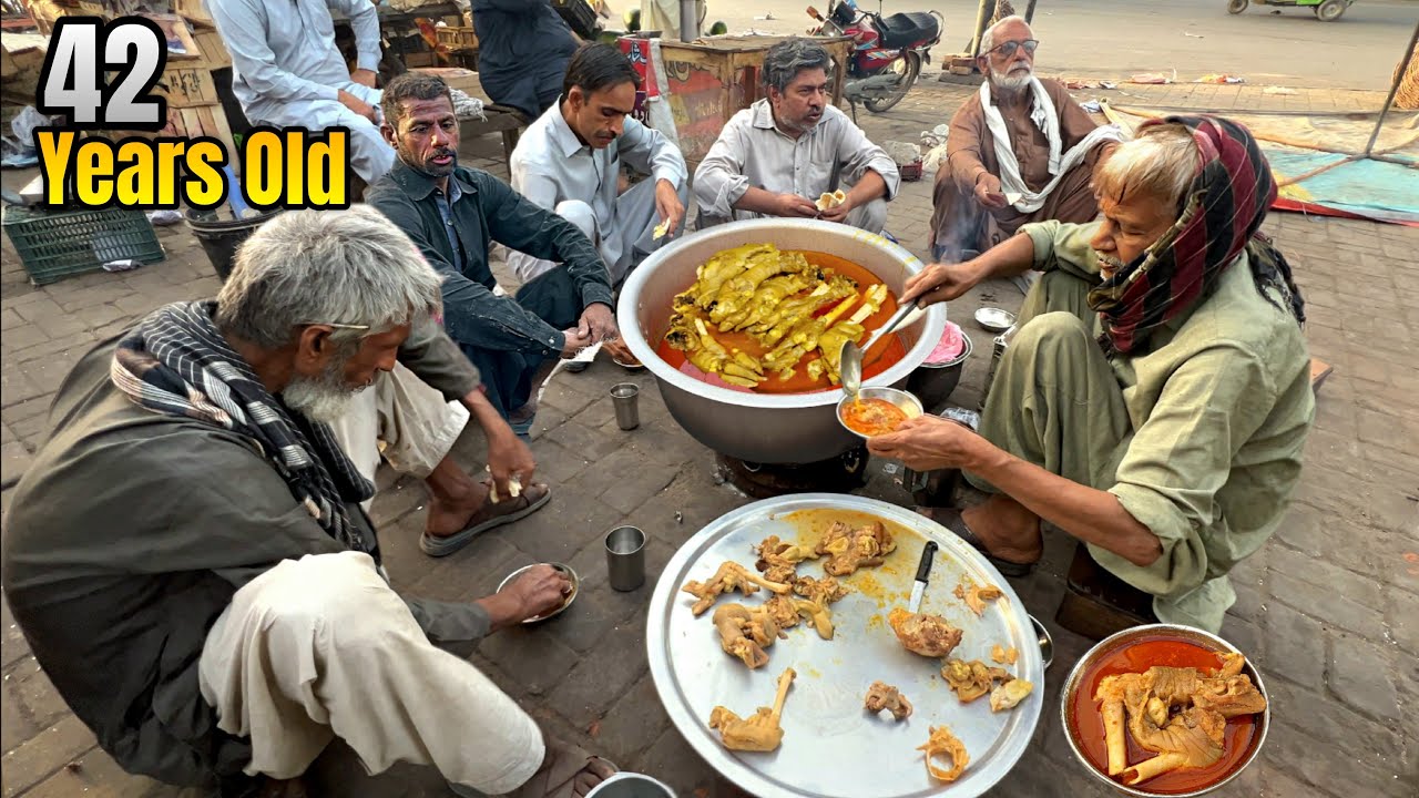 42 YEAR'S OLD CHEAPEST BREAKFAST IN THE ROADSIDE | JEDA SIRI PAYE - LAHORE CHEAPEST FOOD STREET