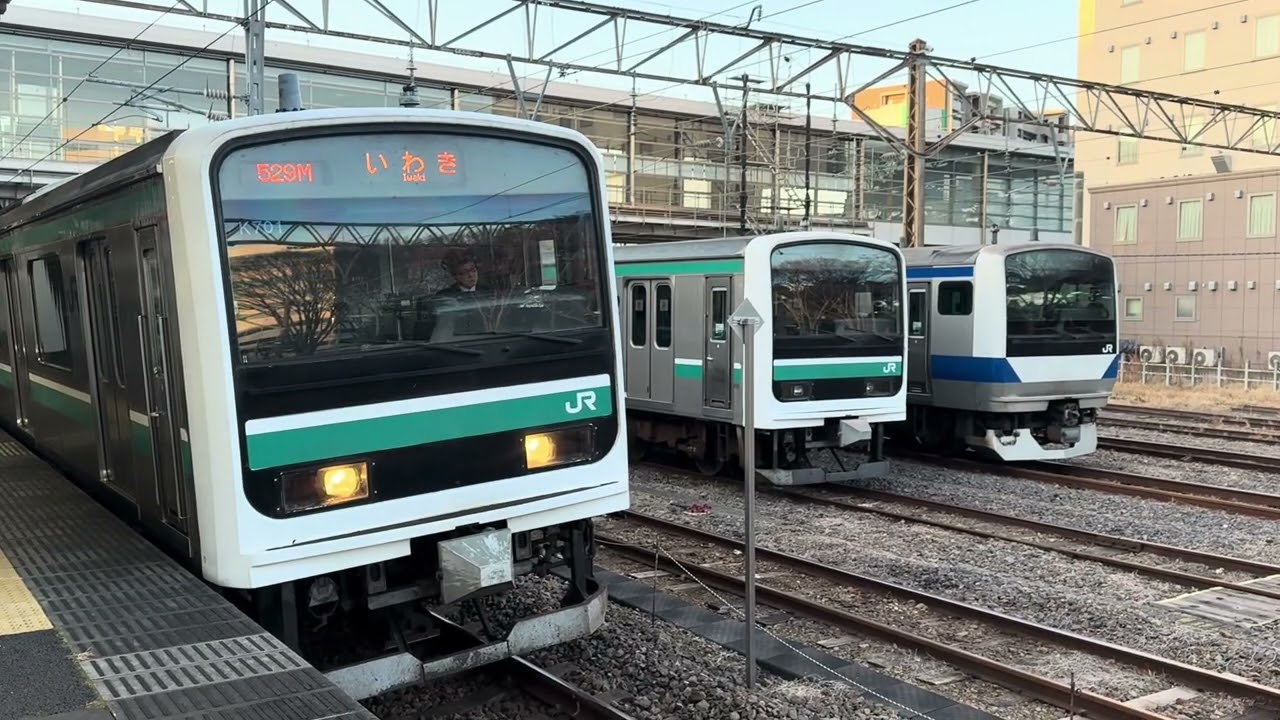 E501系K701編成が勝田駅を入線、発車するシーン