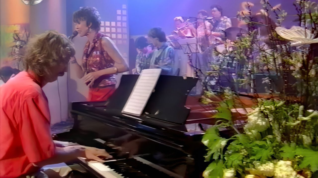 Josee Koning with Batida, live on Dutch TV - Veja lá