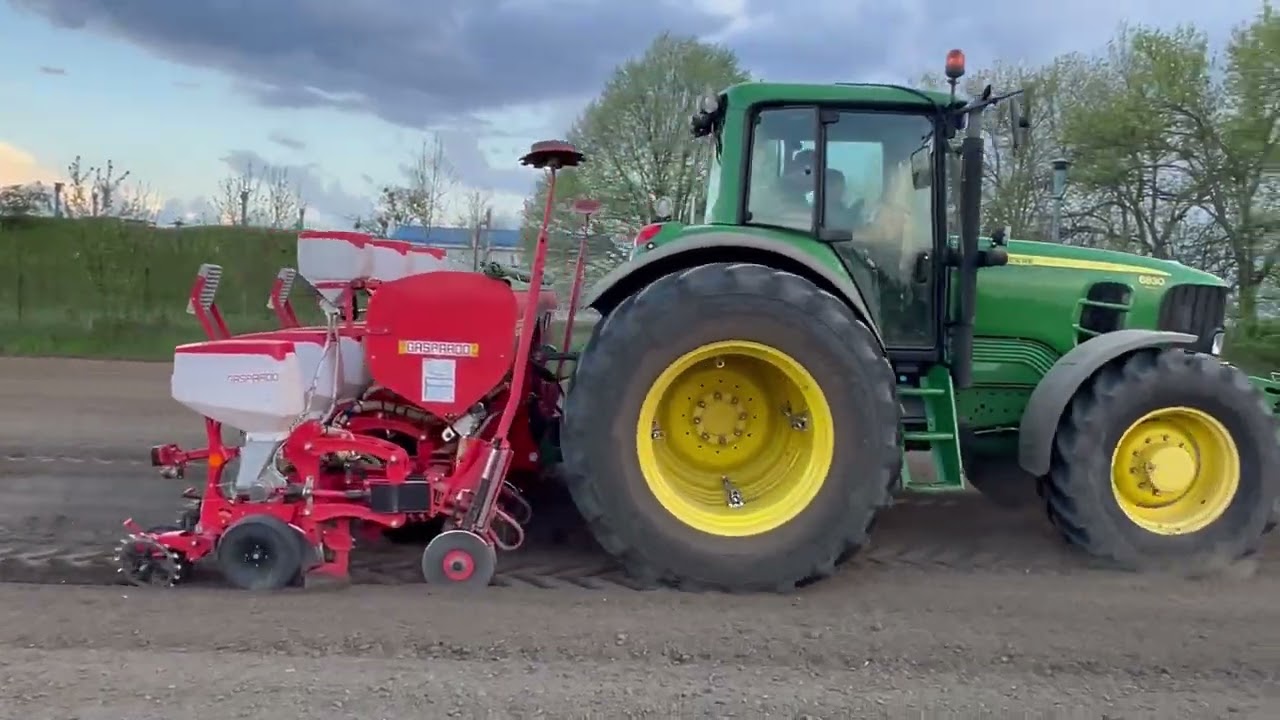 Talajmunkák részlet 2025.JD 8270R kongsklide vario master ,JD 6830 prémium  és gaspardo .
