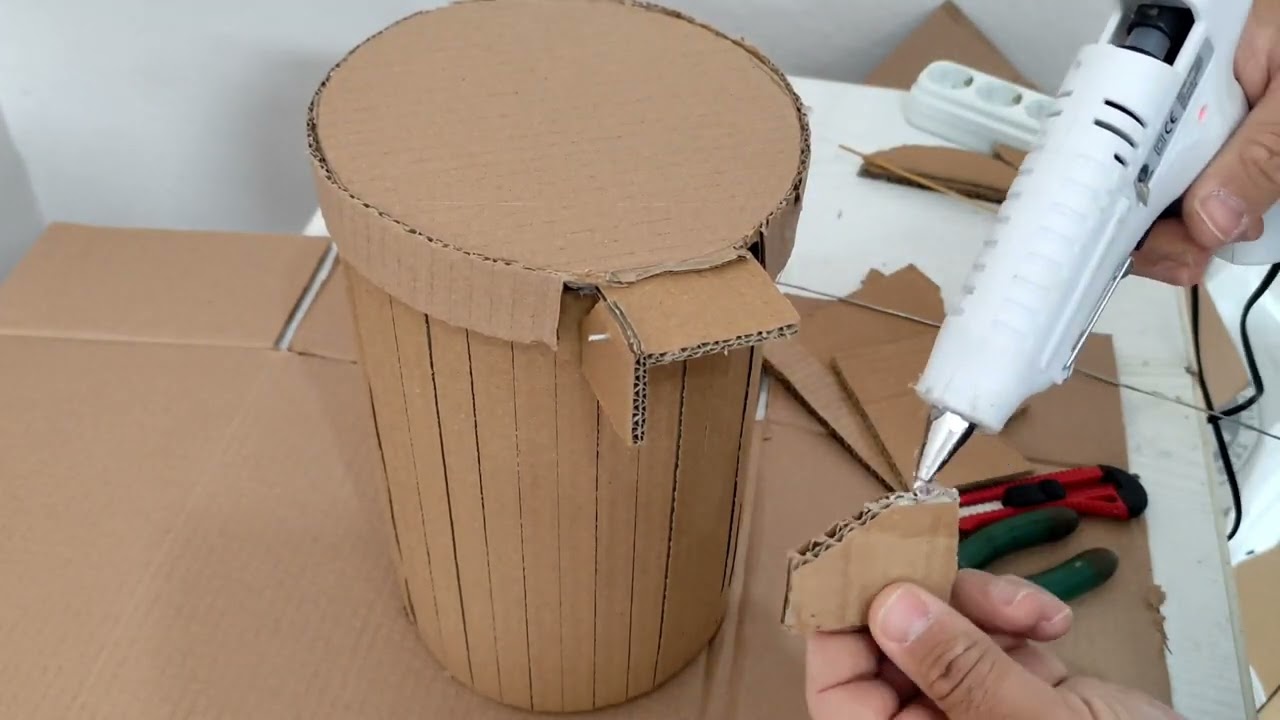 kartondan çöp kovası yapımı. cardboard trash can.#kendinyap #cardboard #diy