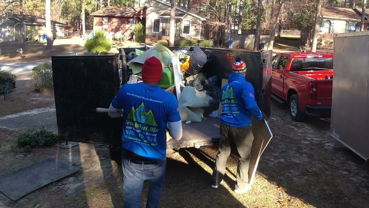 🗑️ Trashing Out Fix & Flip House As A Team 🏚️