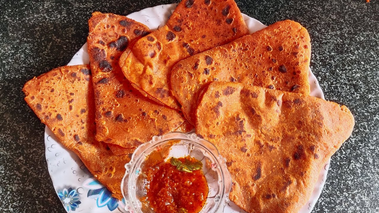 Tomato paratha 😋😋