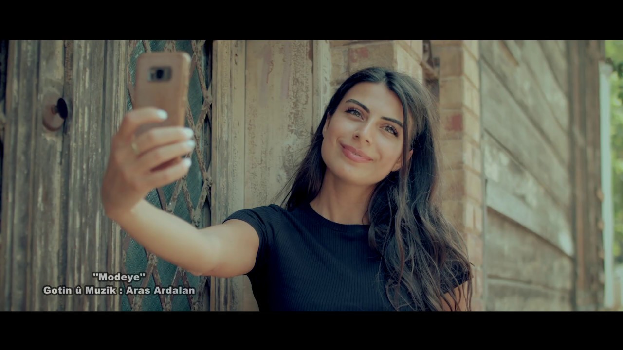 Harbi Akdaş - Modeye