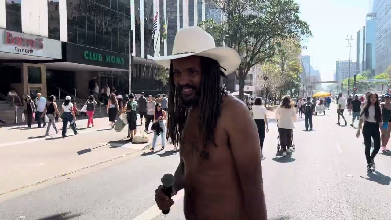 Essa música é muito linda na voz desse cantor de rua dorme sujo 