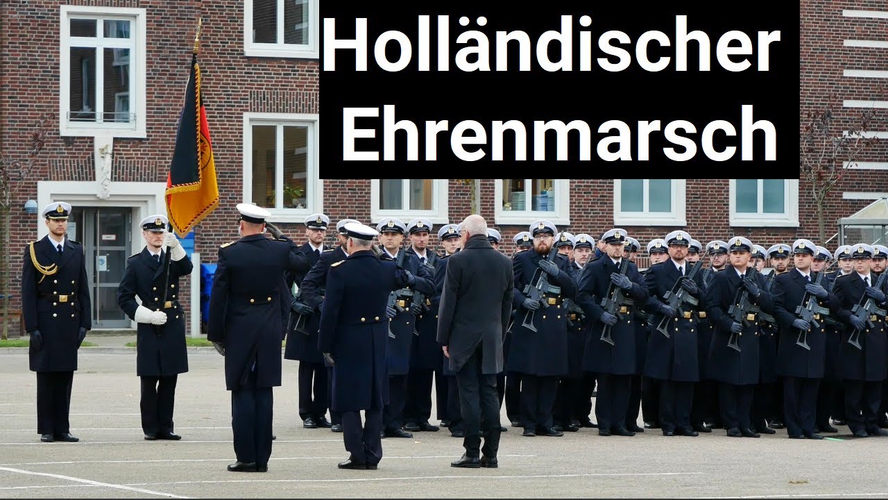 Inspekteur der Marine schreitet zu Präsentiermarsch Front der Marineoperationsschule ab