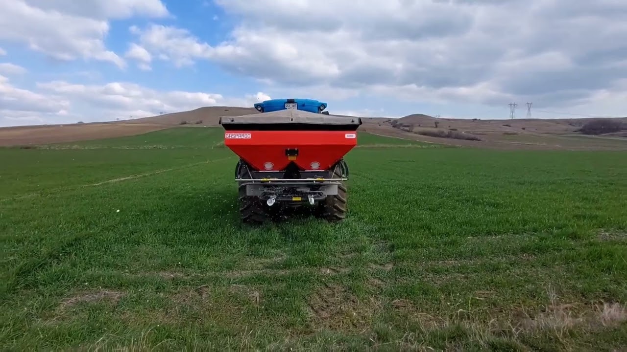 gaspardo zeno gübre makinesi ile buğdaya ikinci üre uygulaması. #landini #gaspardo #buğday #edirne
