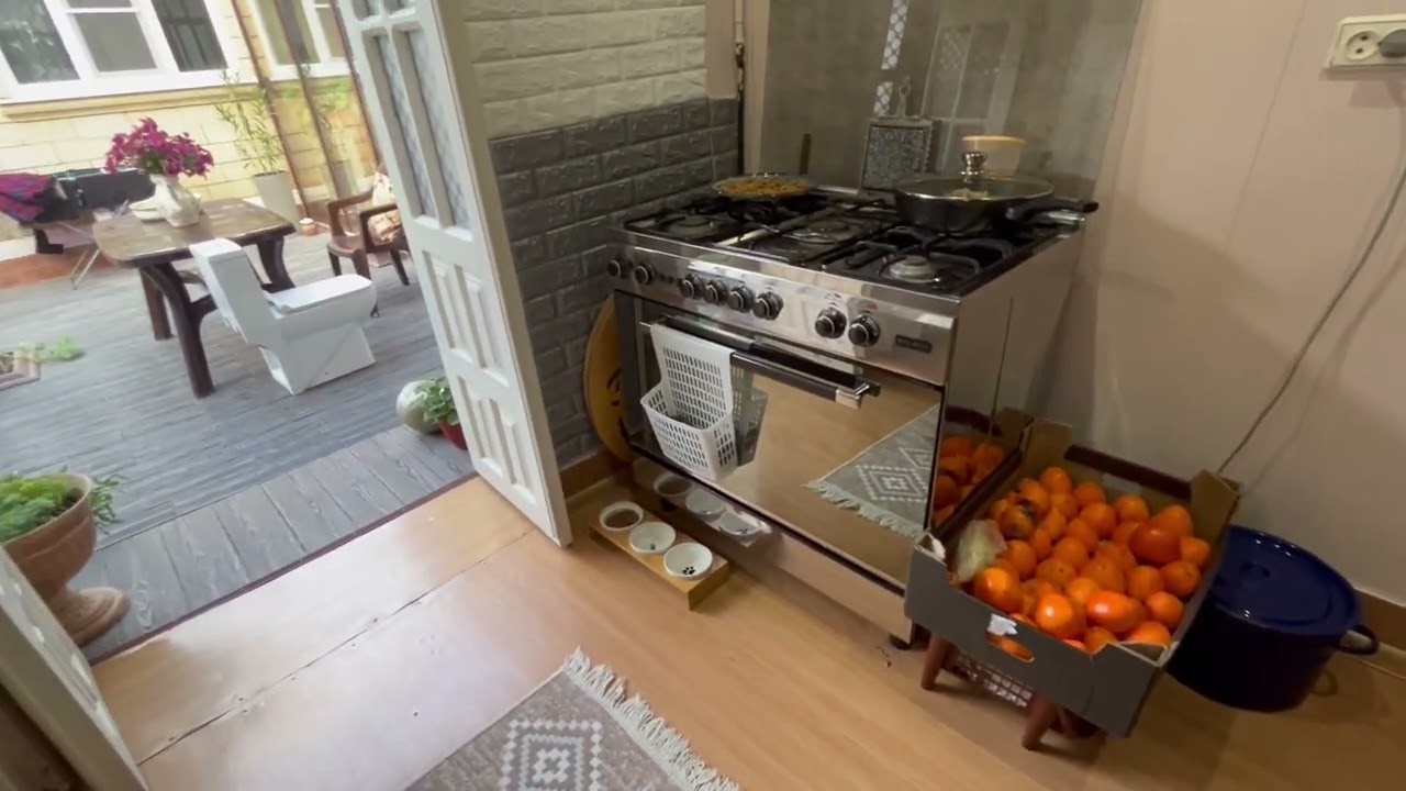 Я довольна, побелили кухню) уборка на кухне) купили зелень) под сушила орех 