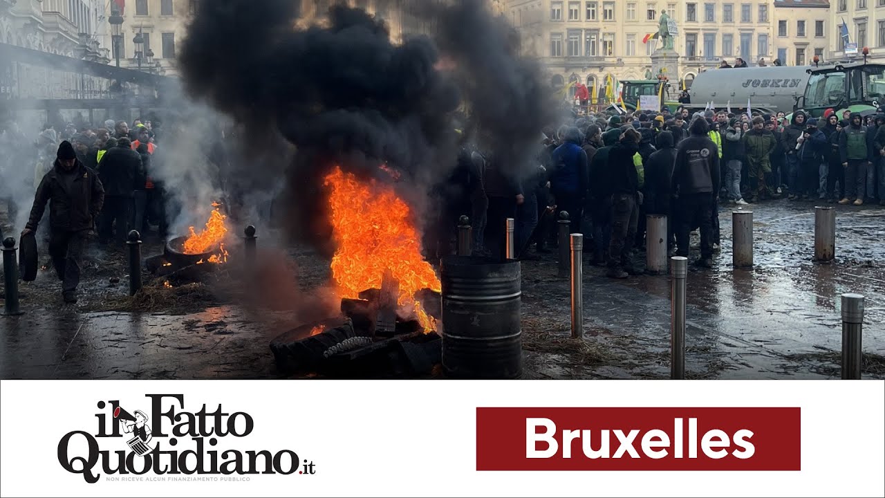 Agricoltori protestano nel cuore di Bruxelles: trattori invadono il centro