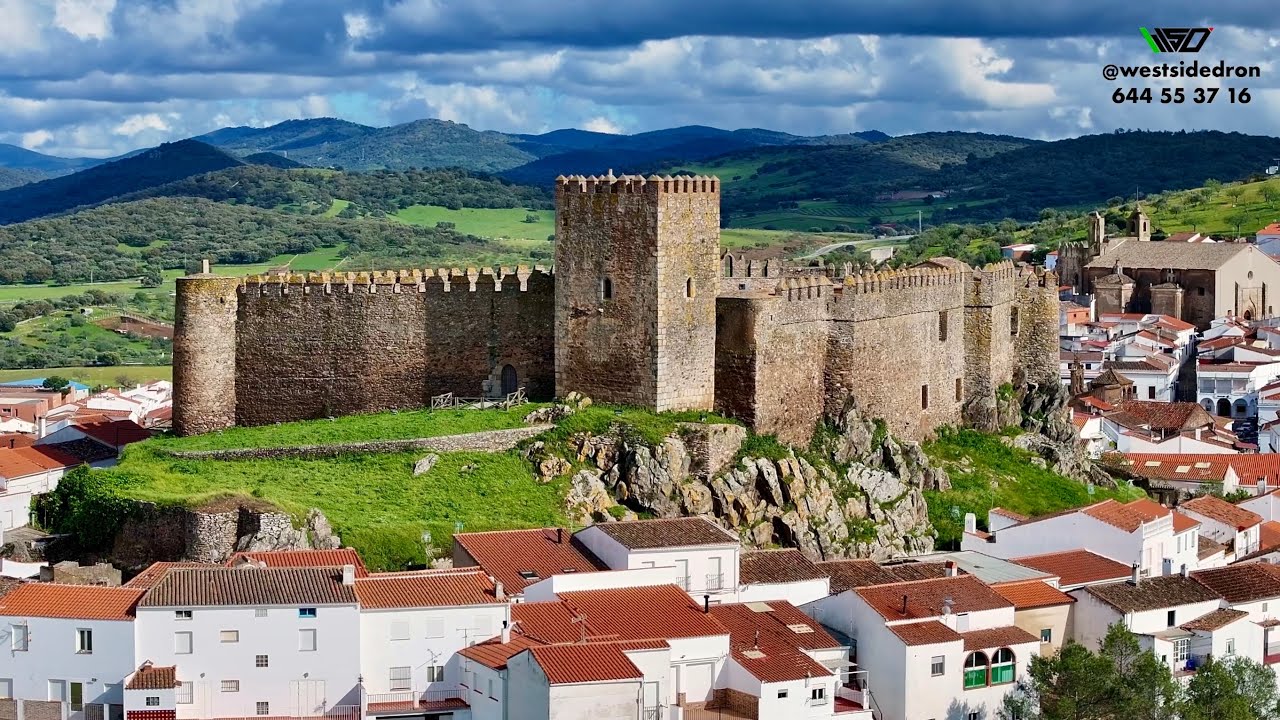 SEGURA DE LEÓN A VISTA DE DRON (Badajoz, Extremadura) 4K DJI Mavic 3 PRO