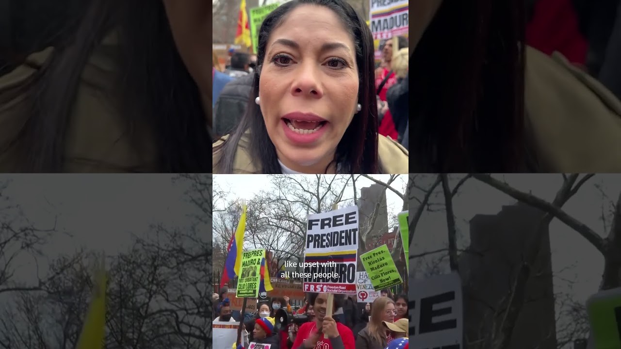 Сторонники и критики Мадуро протестуют у здания суда на Манхэттене.