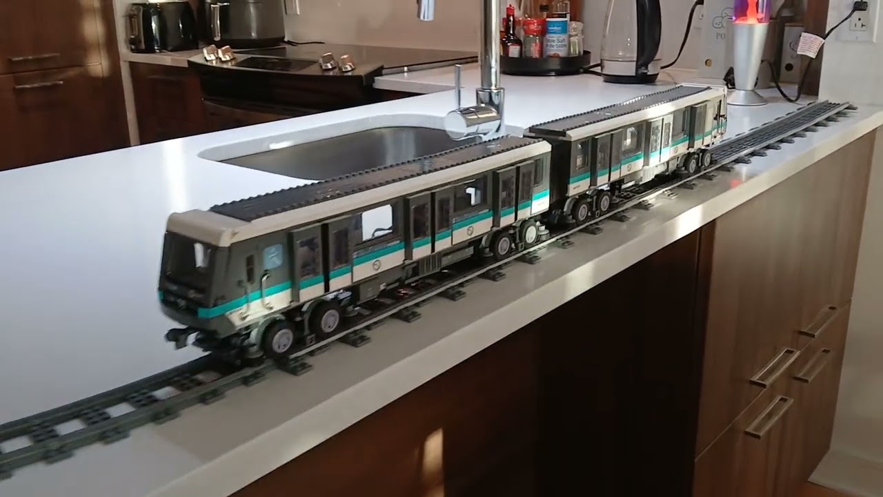 Métro de Paris en LEGO (Sliding doors)