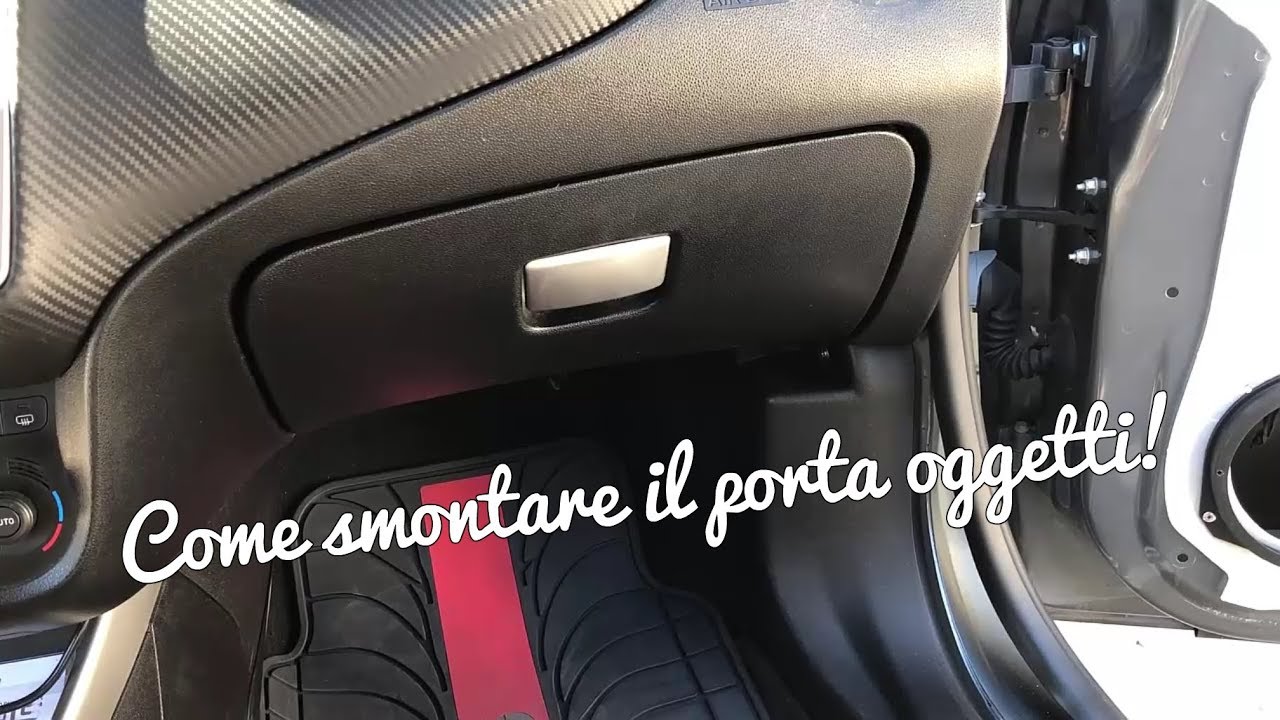 Come smontare il porta oggetti su Alfa Romeo MiTo