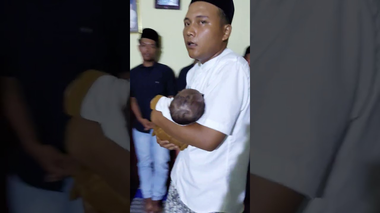 Sesi potong rambut acara aqiqah Kyara @kyaraAhay #bayigemoy#aqiqahanak#bayicantik