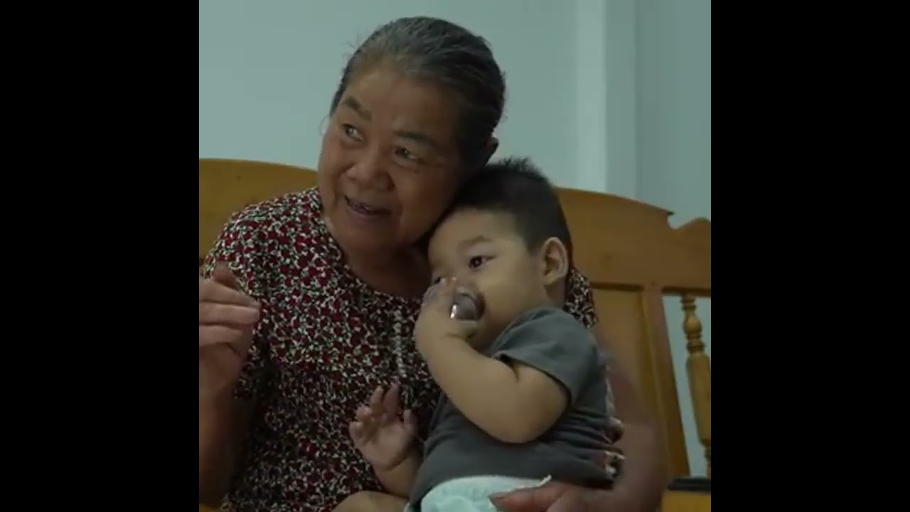 Single Mother Ly Tieu Ly Receives a Dream Kitchen Gift from Officer Son