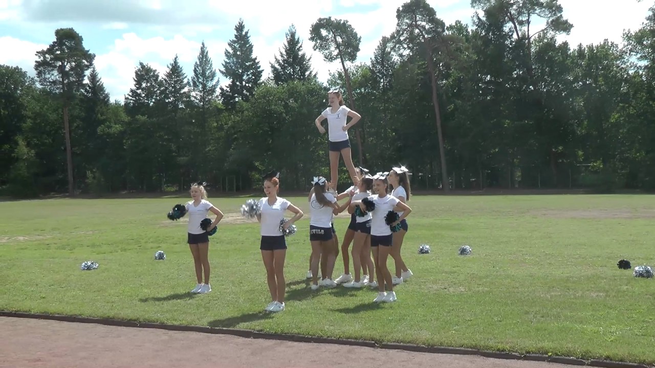 Der HSV Hockenheim präsentiert seine Cheerleader