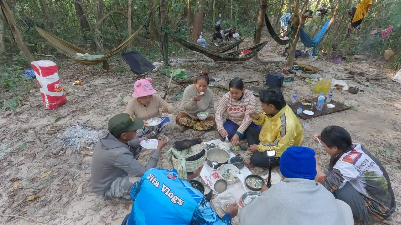 បោះជំរំហូបបាយជុំគ្នានៅព្រៃ - Camping and Cooking food in forest with team 10/Jan/2026 - Ep376.2