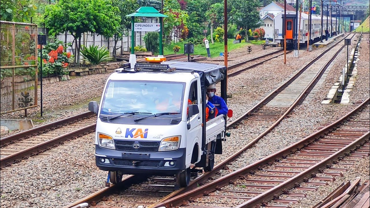 INI KERETA ATAU MOBIL ?
