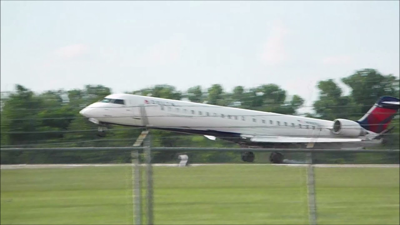Little Rock (LIT) plane spotting 060421 on Rwy 22L #LittleRockplanespotting