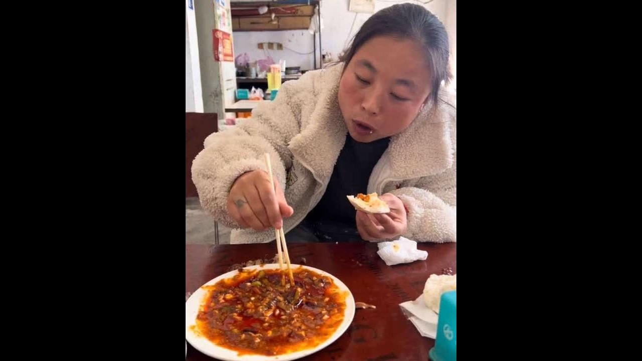 90夫妻在工地刮腻子，一天的美好生活，是如何度过的 #夫妻 #打工人 #记录真实生活 #我要上热门🔥 #乡村贾丹
