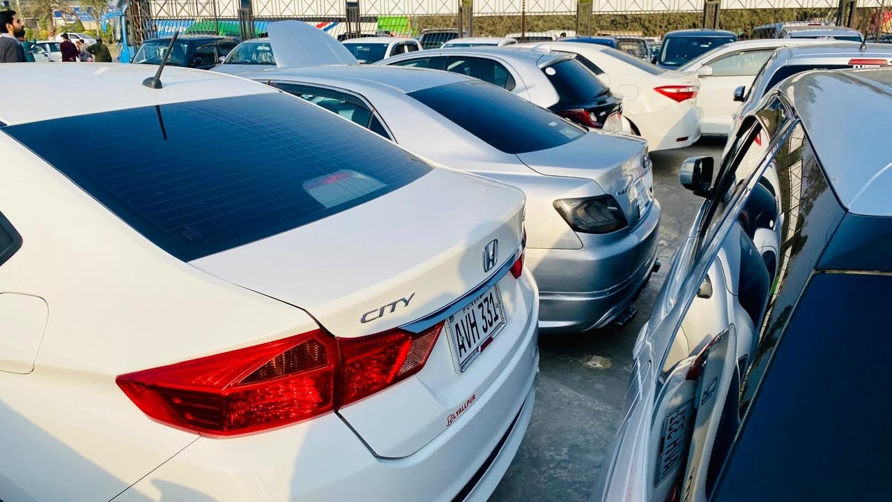 Gujranwala Mark X and toyota corolla gli dfor sale in car jumah bazar 2026