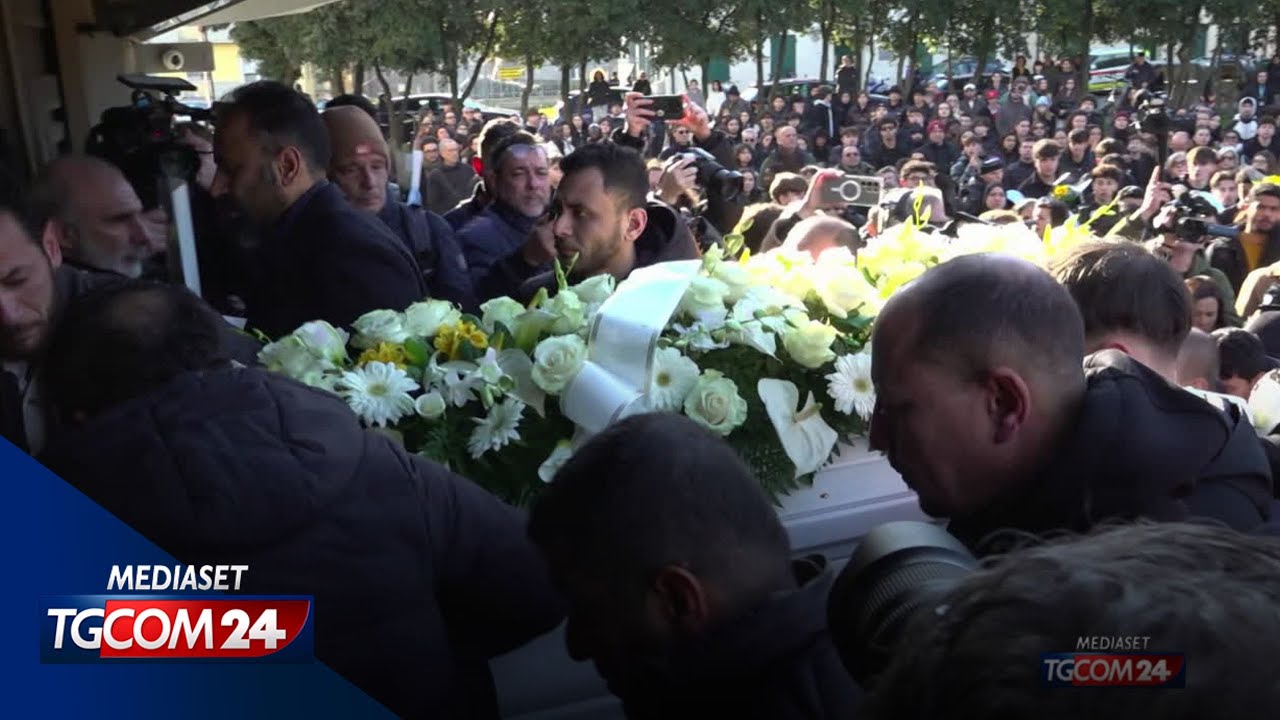 La Spezia, in più di mille per i funerali del giovane Aba