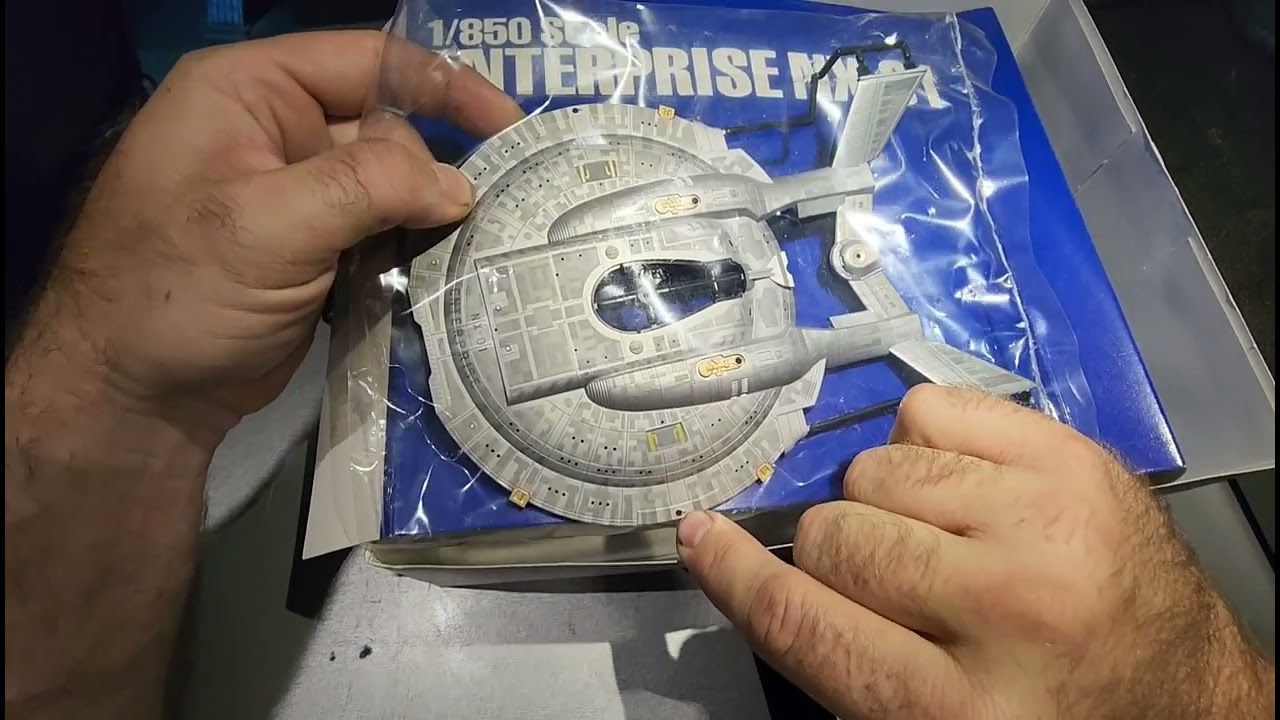 Traveling Build - The 1/850 Bandai NX-01 Enterprise