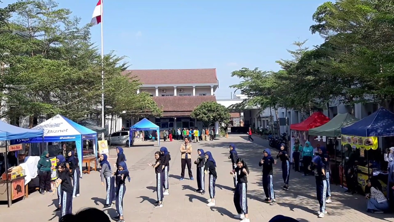 SENAM KREASI JUARA 1 XII IPS 2 SMA N 4 PURWOKERTO 2019