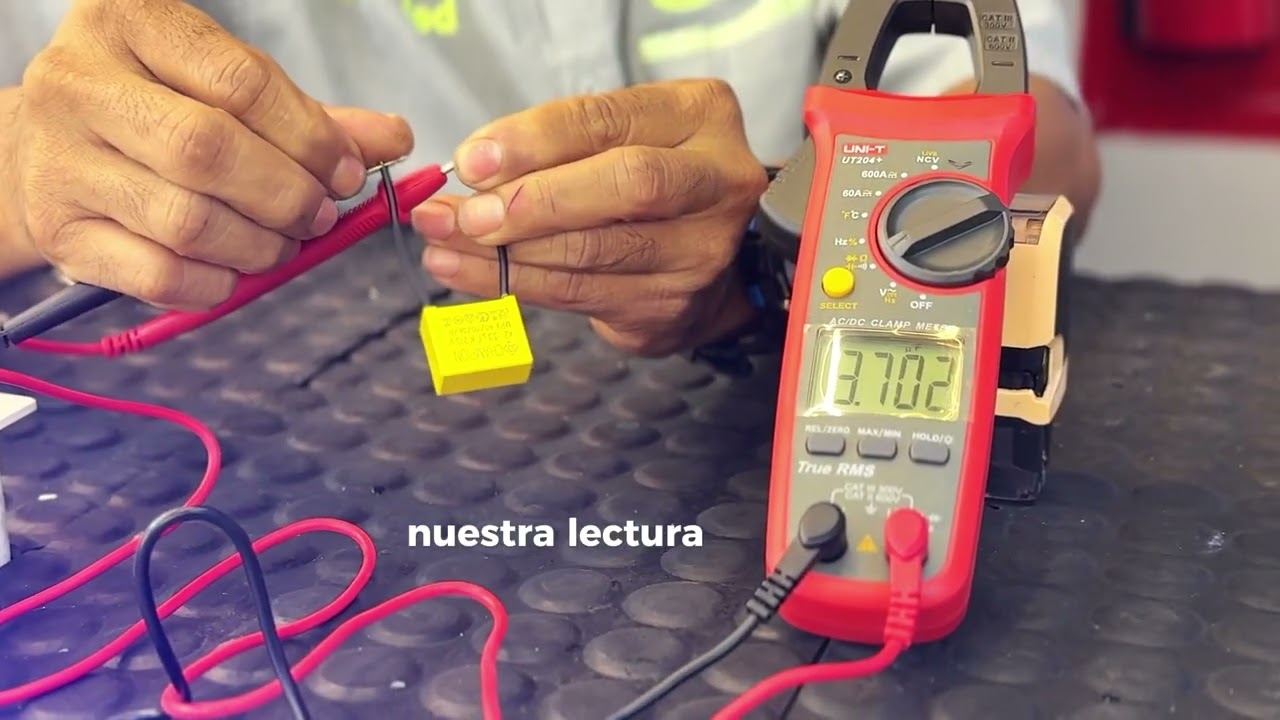 COMO USAR UNA PINZA AMPERIMETRICA