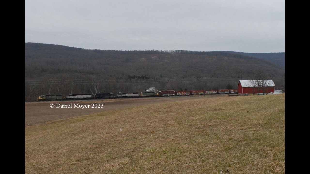 Reading and Northern North Reading Fast Freight with 5 engines and 71 cars