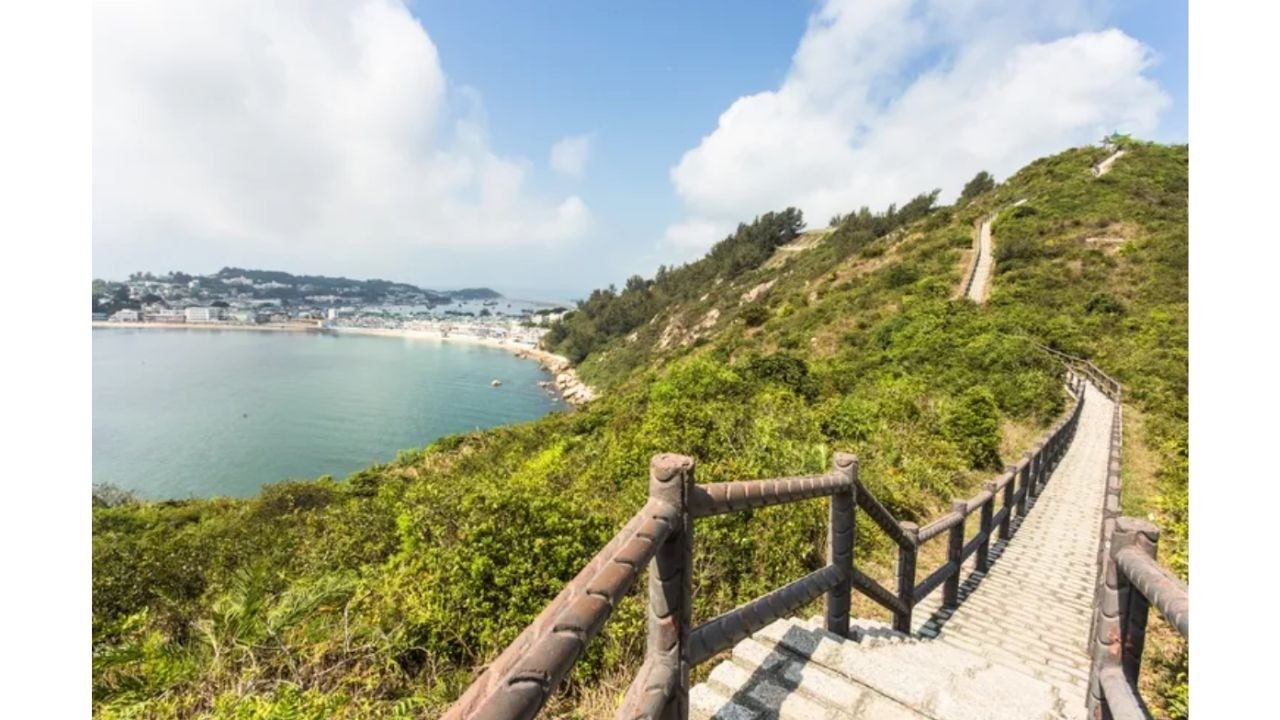 Exploring Cheung Chau Island’s Fishing Harbor & Town | Coastal Village Vibes (Part 2)