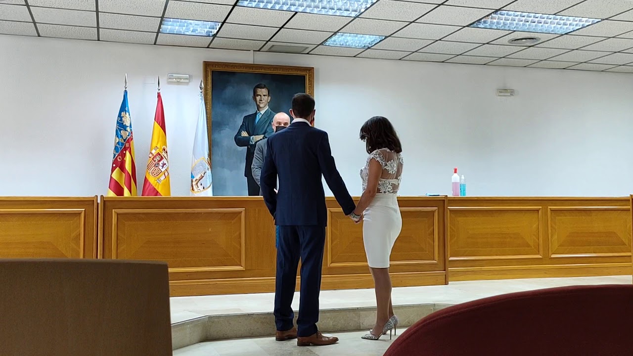 Boda por el ayuntamiento de Torrevieja  David y Viví 2020
