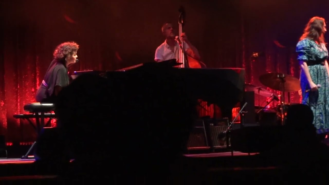 Norah Jones and Regina Spektor- Angel Dream (No. 2)
