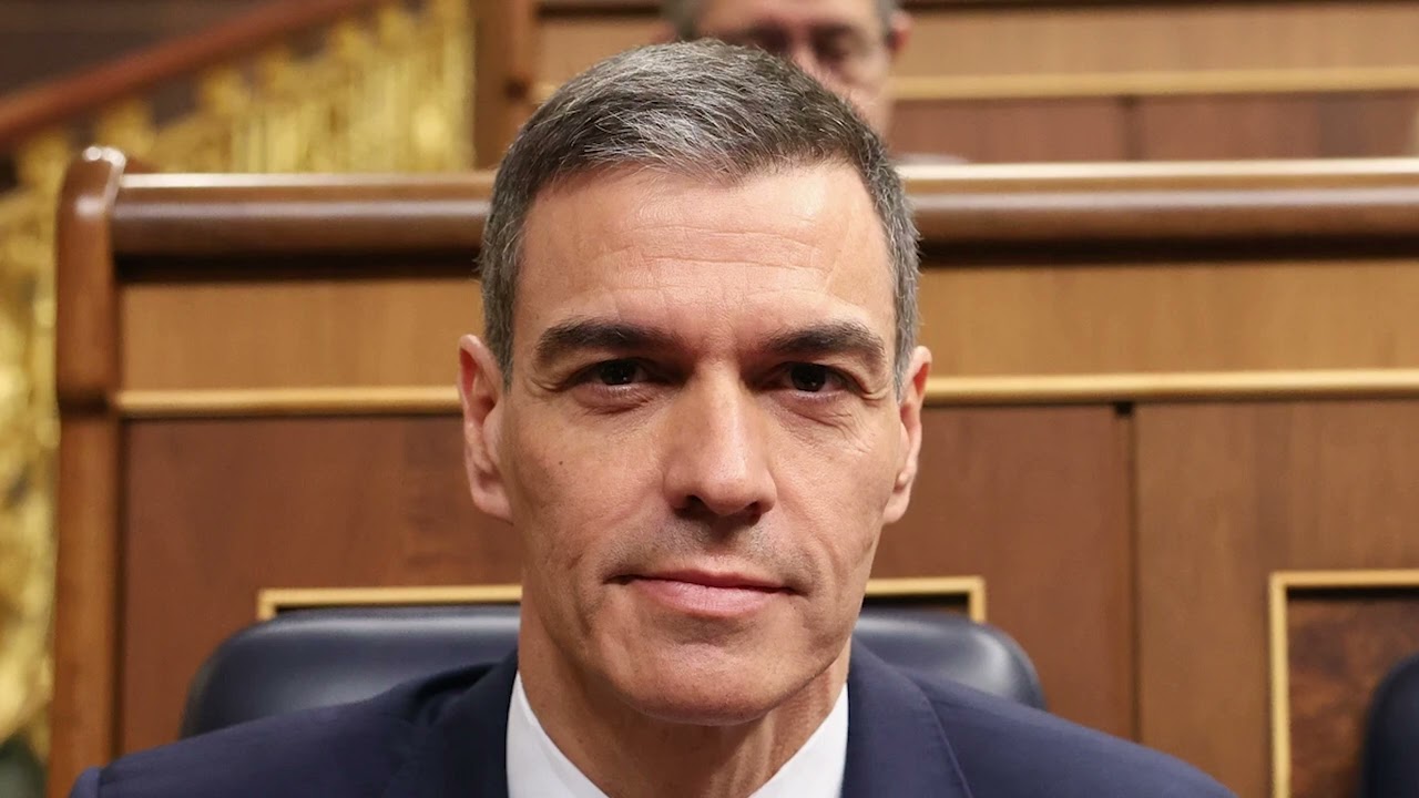 HIMNO DE ESPA&Ntilde;A - PEDRO S&Aacute;NCHEZ DIMISI&Oacute;N (Official Video)