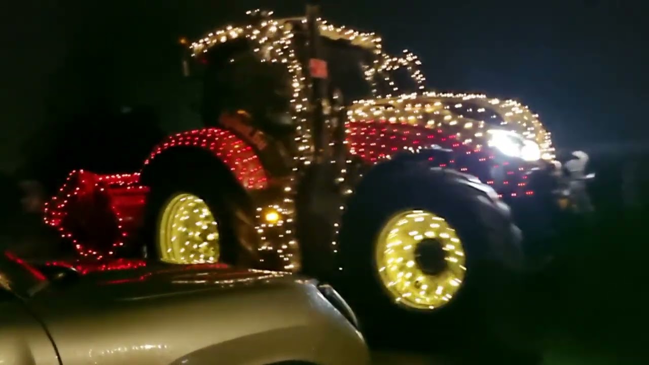 Tractor verlichte Kerst optocht Bazel 2025