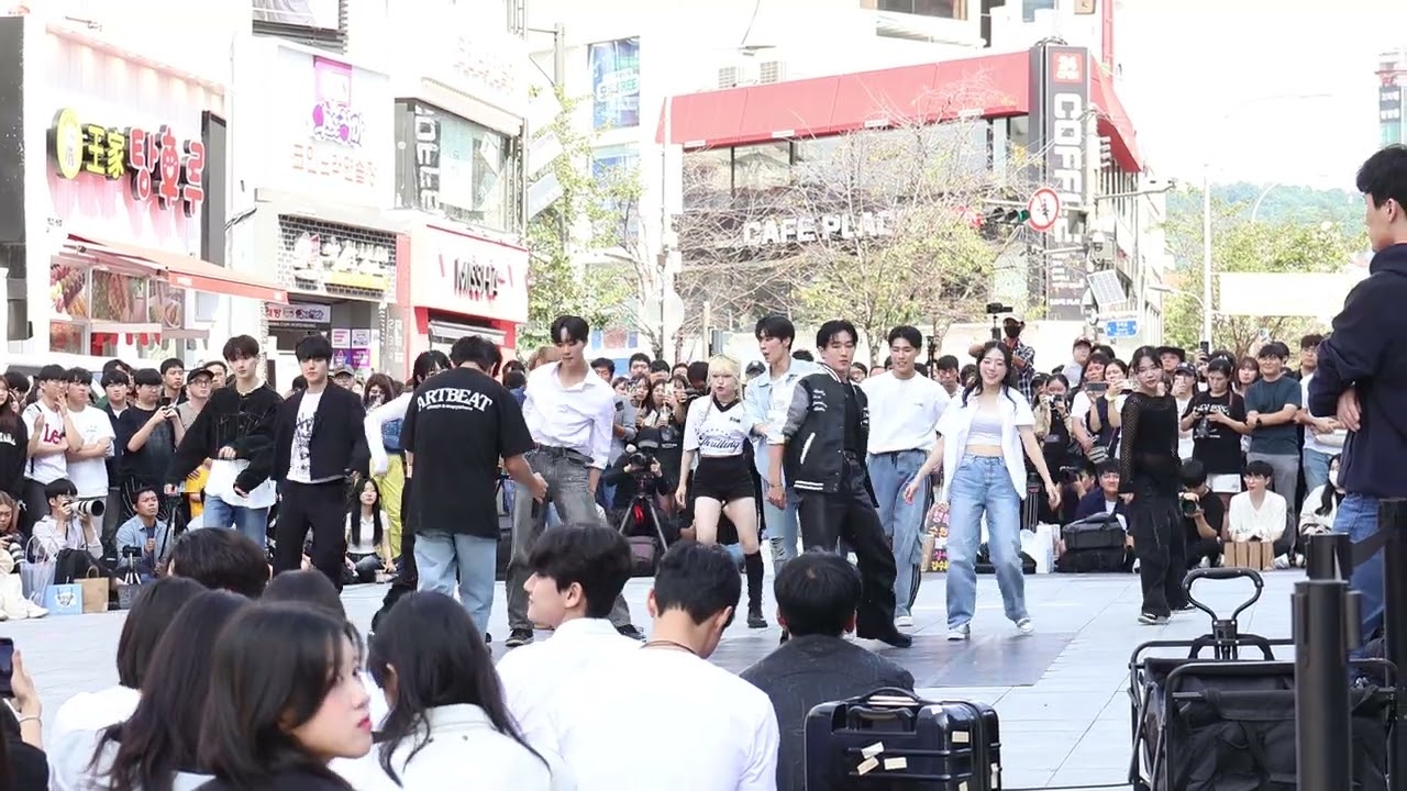 230923 ARTBEAT 아트비트 @신촌버스킹  LIP GLOSS  THE BOYZ