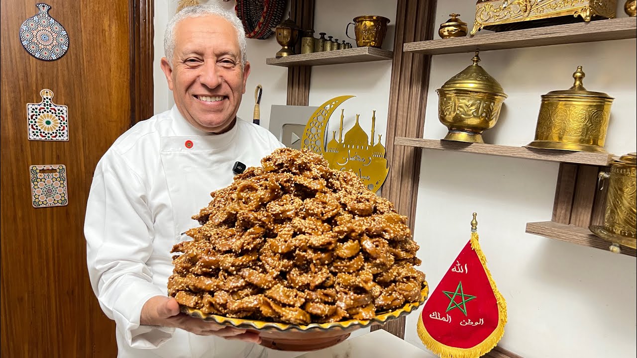 المخرقة المغربية فيها كل المواصفات لي بغيتو بدقيق فرينة و اللوز لذيذة هشيشة مجعبة صرطان بلا مضغان 