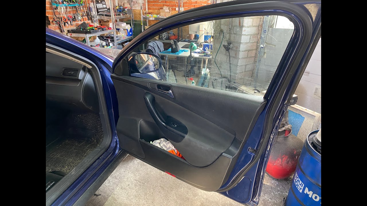 Volkswagen Passat B6 Front Right Door Panel Removal