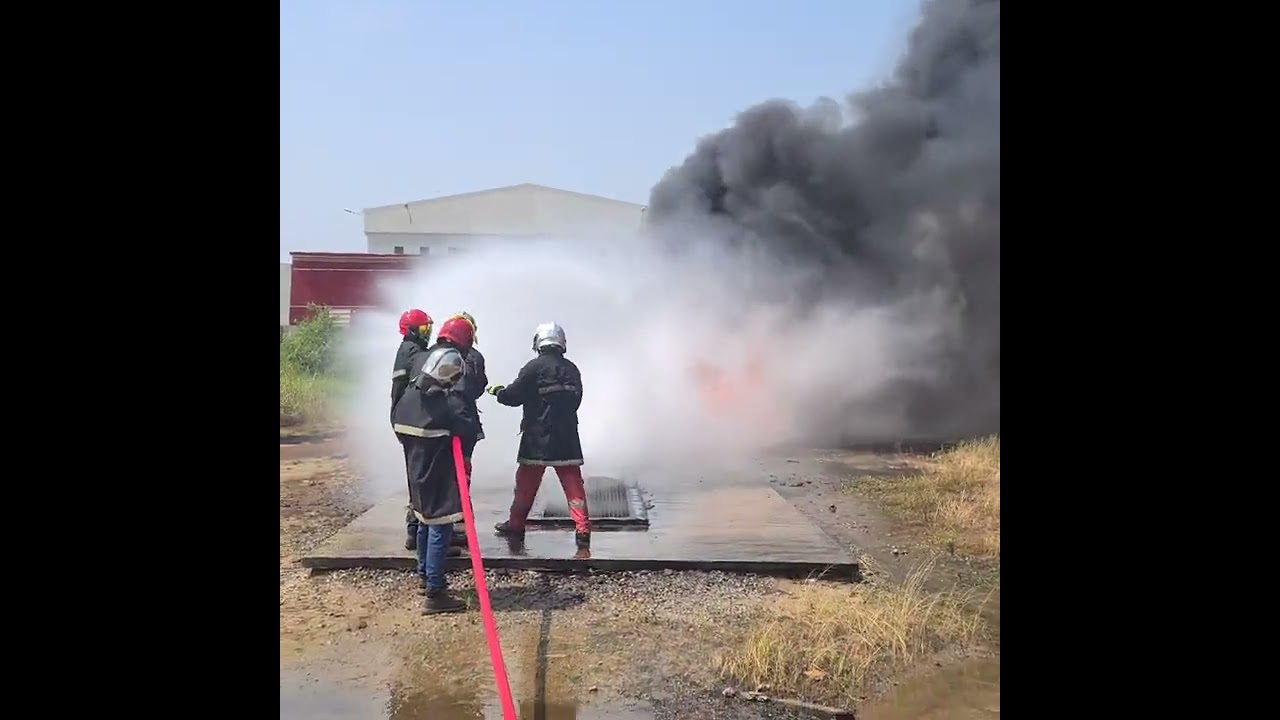 Formation en ESI:  Comment eteindre un feu de caniveau étant un amateur ou un débutant