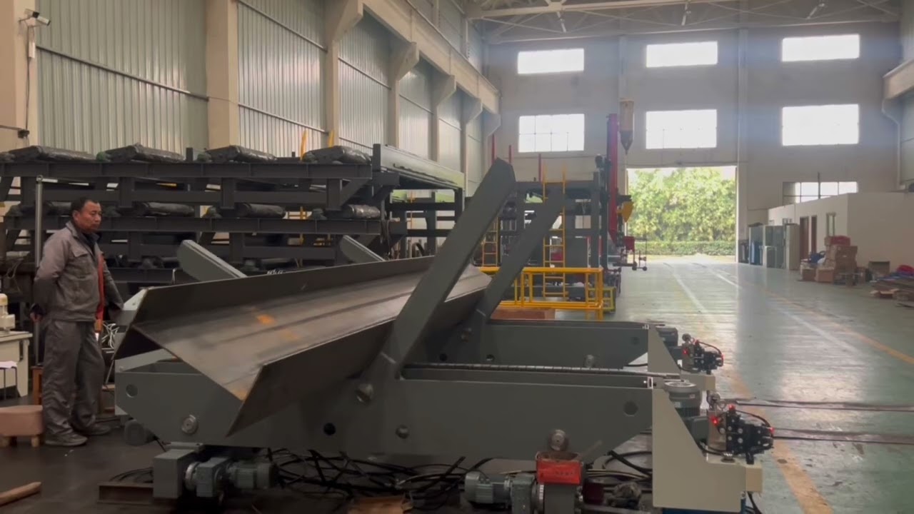Steel welding robot partner, H-shaped steel one-button intelligent turning artifact