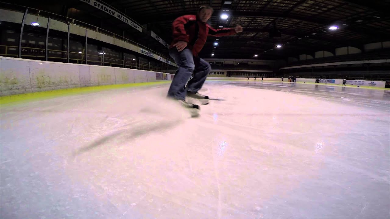 ice hockey slide / brzděn&iacute; na ledě