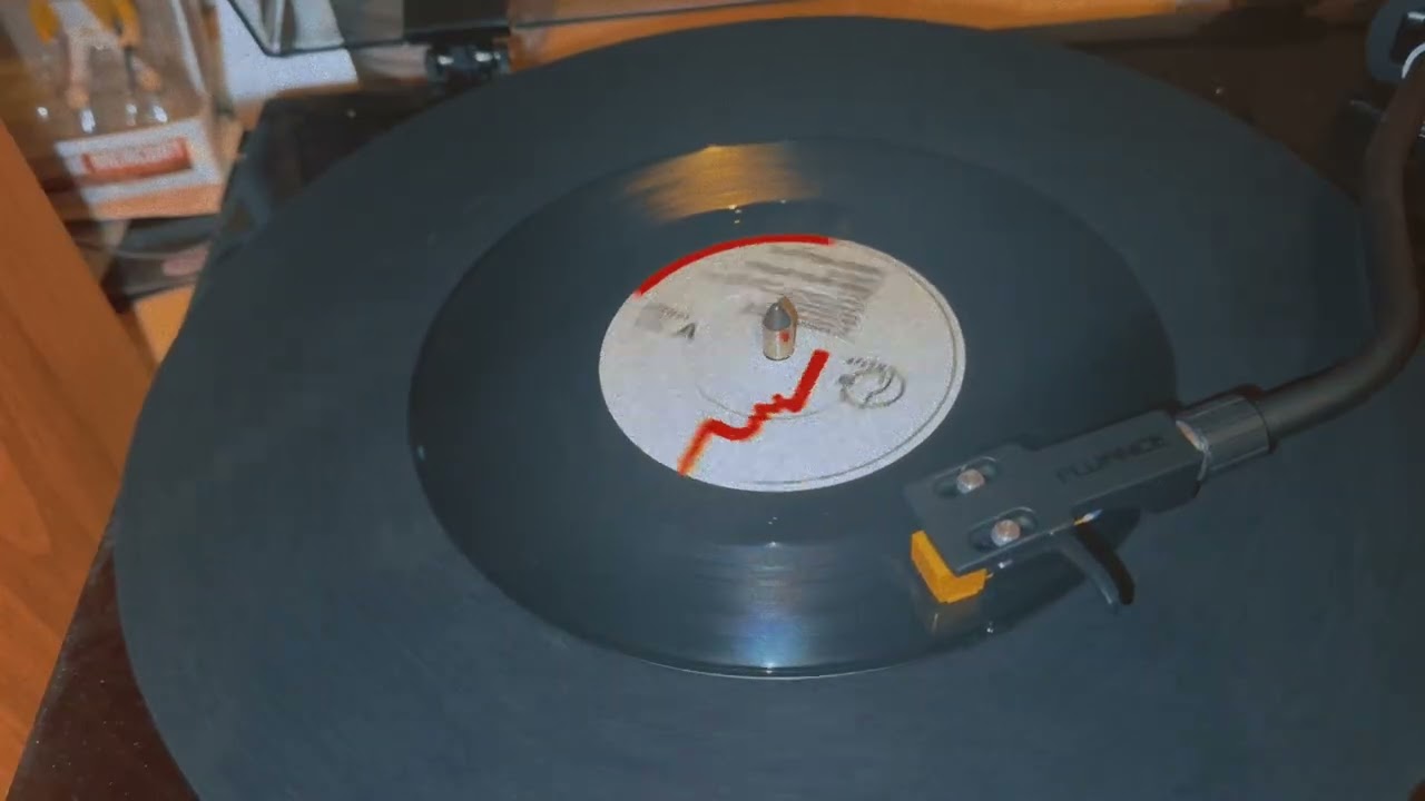 Vinyl Play - Cutting Crew (I Just) Died In Your Arms (1986) 