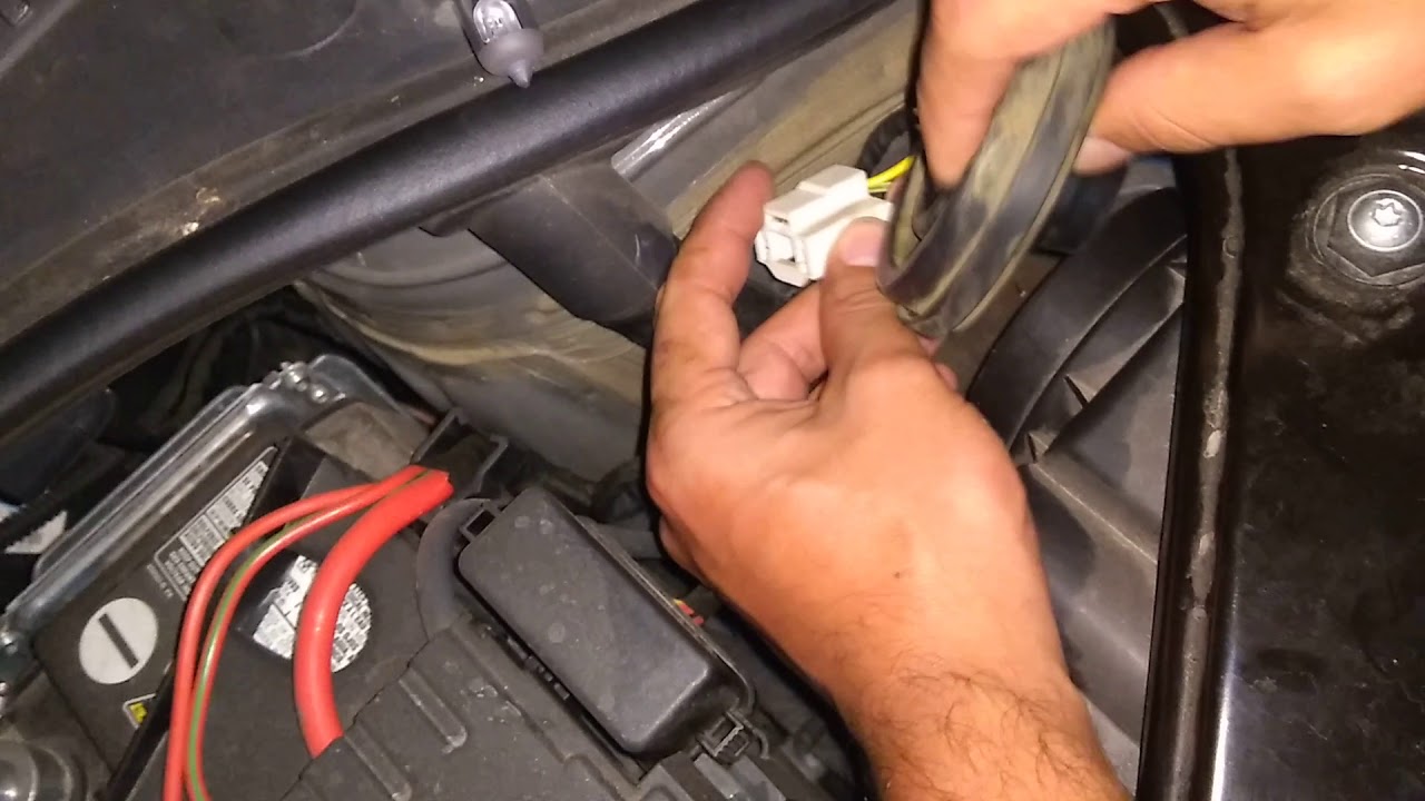 Cómo cambiar el foco de luz baja del wv up