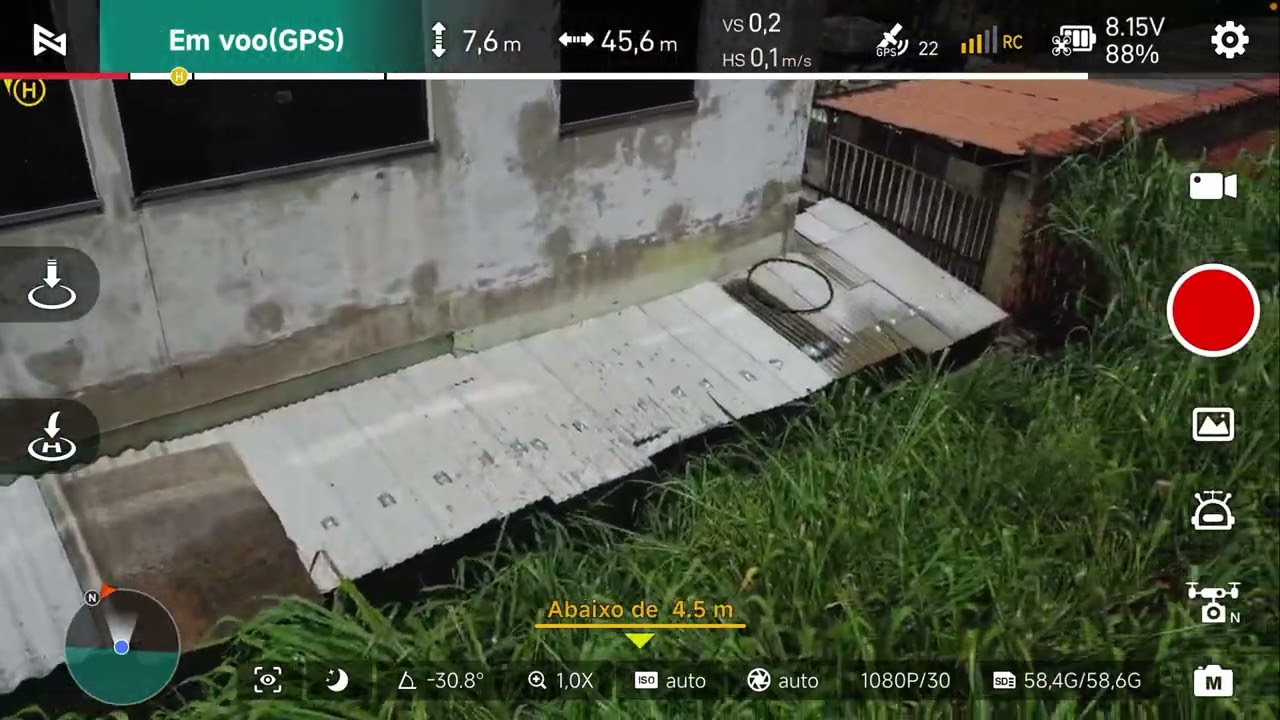 Fimi mini3 registra  fogo  que botarom atrás da casa olha que perigo meus amigos. 