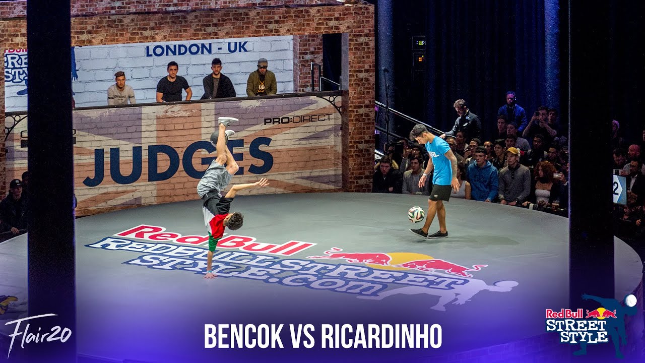 Soufiane Bencok v Ricardinho - Top 16 | Red Bull Street Style 2016