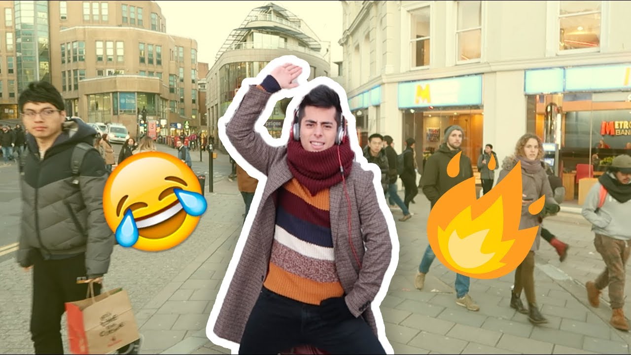CANTANDO ROAST YOURSELF Y CANCIONES DE YOUTUBERS SIN ESCUCHARME (EN LA CALLE) l Javier Ramírez