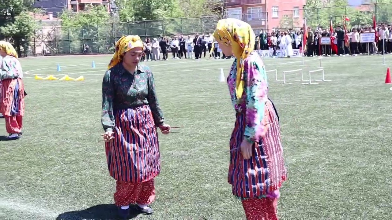 Cide’de sarıyazmalı kızlar coşturdu